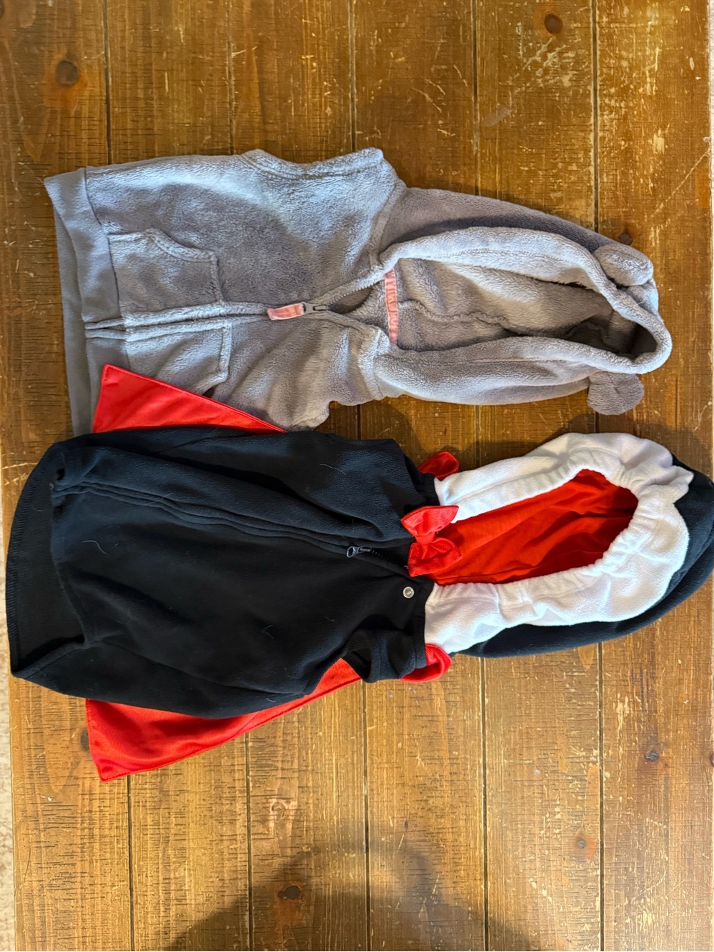 2 pack Carters vests
